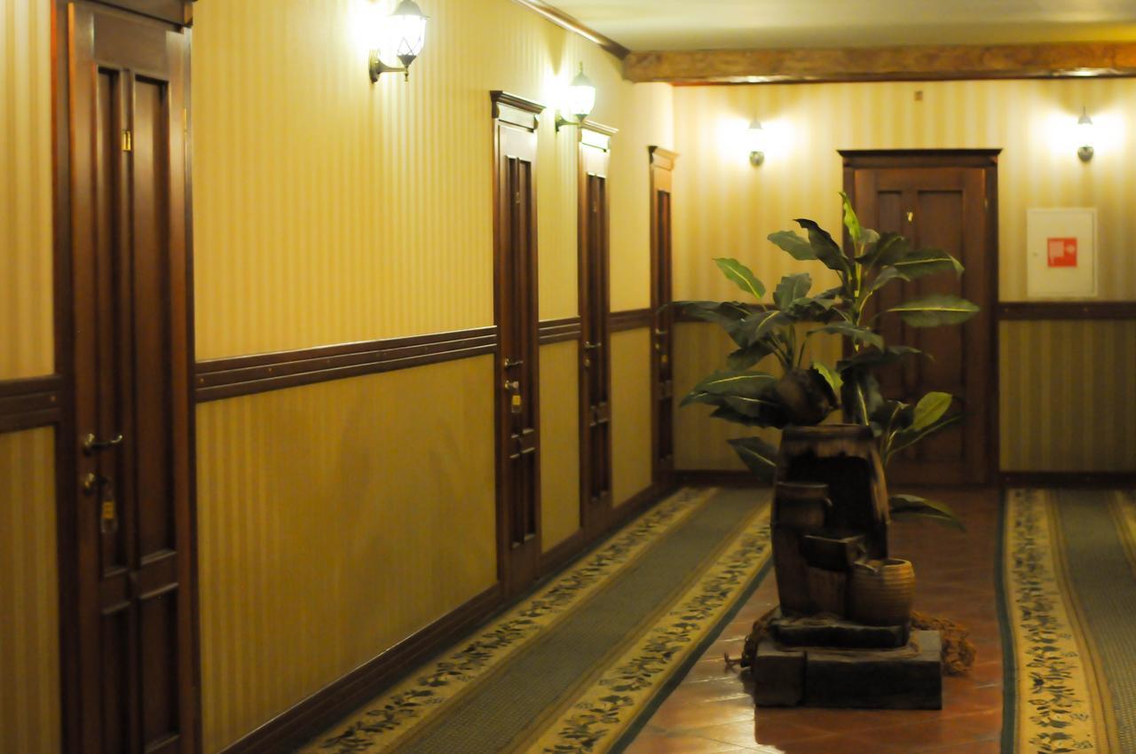 Don Kihot Hotel Novovolyns'k Buitenkant foto