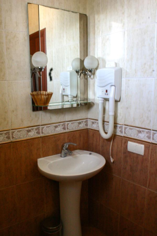 Don Kihot Hotel Novovolyns'k Kamer foto